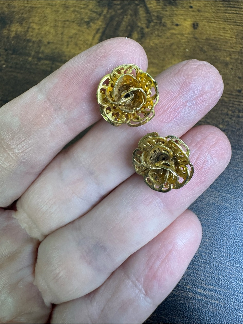 Vintage Gold Floral Filigree Clip-on Earrings - Gold